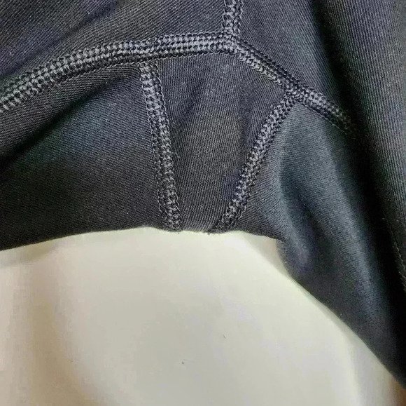 Size Medium Nike Dri-Fit Livestrong Capri's Black / Yellow Logo - Picture 6 of 6